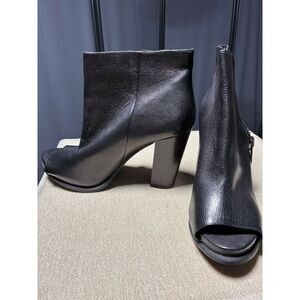 BCBGENERATION Genuine Leather Rocco Peep Toe Ankle Booties Heels Zip Black